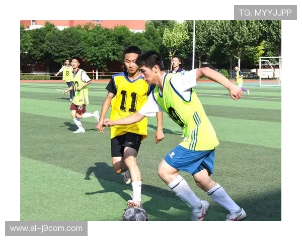 探讨足球比赛中双人小配合对团队进攻效率提升的作用与实践路径